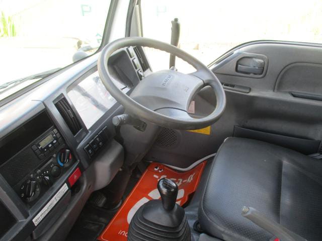 Isuzu ELF 2016